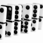 jak się gra w domino